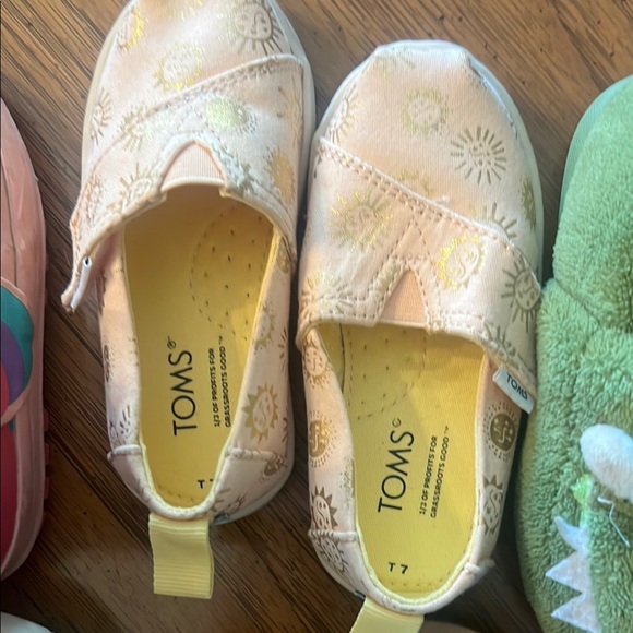 7 pairs of little girl shoes - Picture 7 of 8